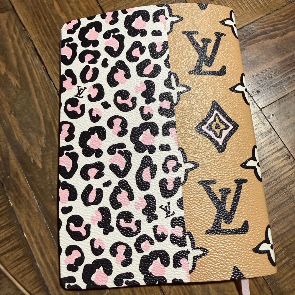 Louis Vuitton Monogram Wild At Heart Cahier Clemence Notebook - Picture 7 of 11